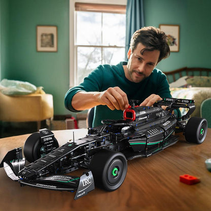 【1：8】Static Version: Formula 1 Brick Assembly Racing Car, Toy Car, Red and White F1 Racing Car, Educational Toy, Assembly Model