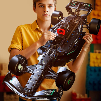 【1：8】Static Version: Formula 1 Brick Assembly Racing Car, Toy Car, Red and White F1 Racing Car, Educational Toy, Assembly Model